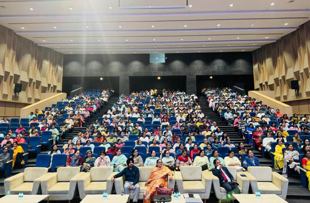 Meeting of more than 500 upper primary government aided and private school heads of Mohali district organized